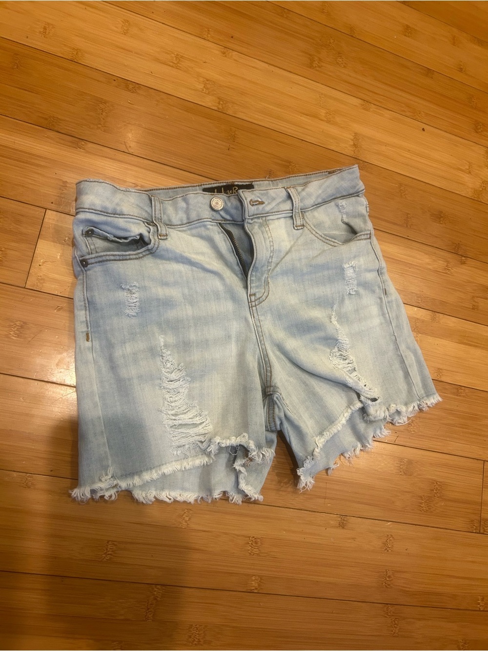 INDIGO BLUE Distressed Denim Shorts Size 7 Light Wash High Rise
